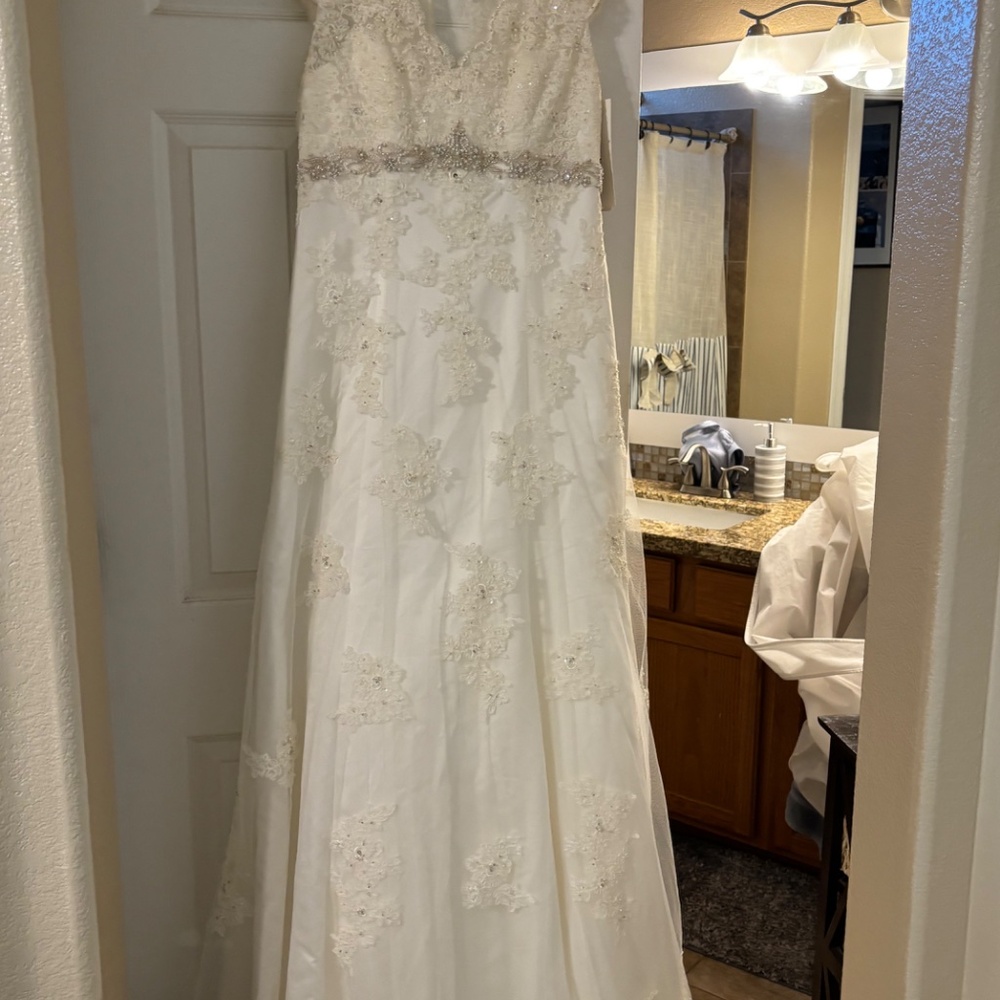 David’s Bridal Wedding Dress, ivory, size 12, new, unaltered. - Picture 6 of 7
